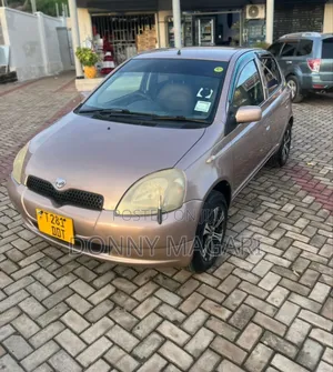 Toyota Vitz 2004 Pink