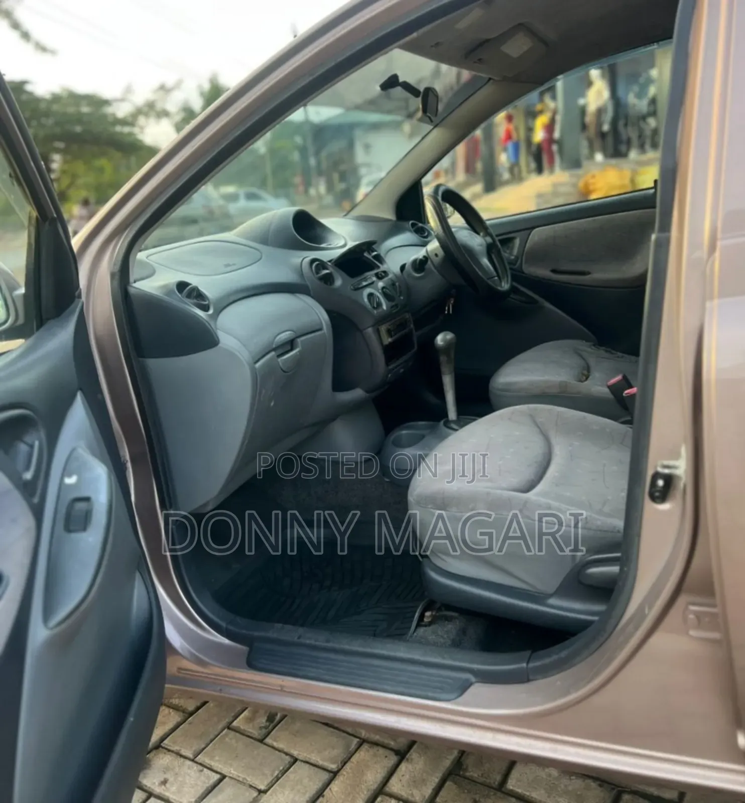 Toyota Vitz 2004 Pink