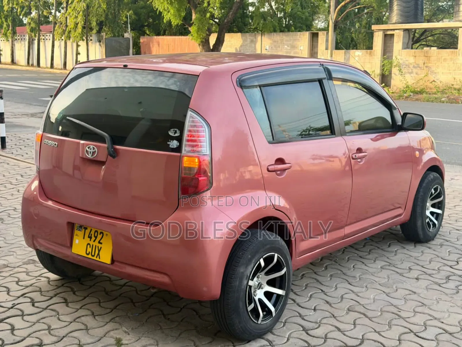 Toyota Passo 1.3 FWD 2005 Pink