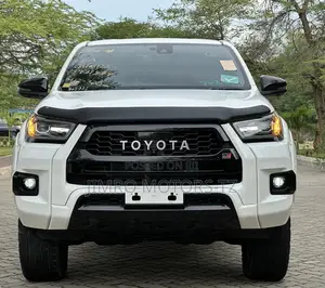 Toyota Hilux 2023 White