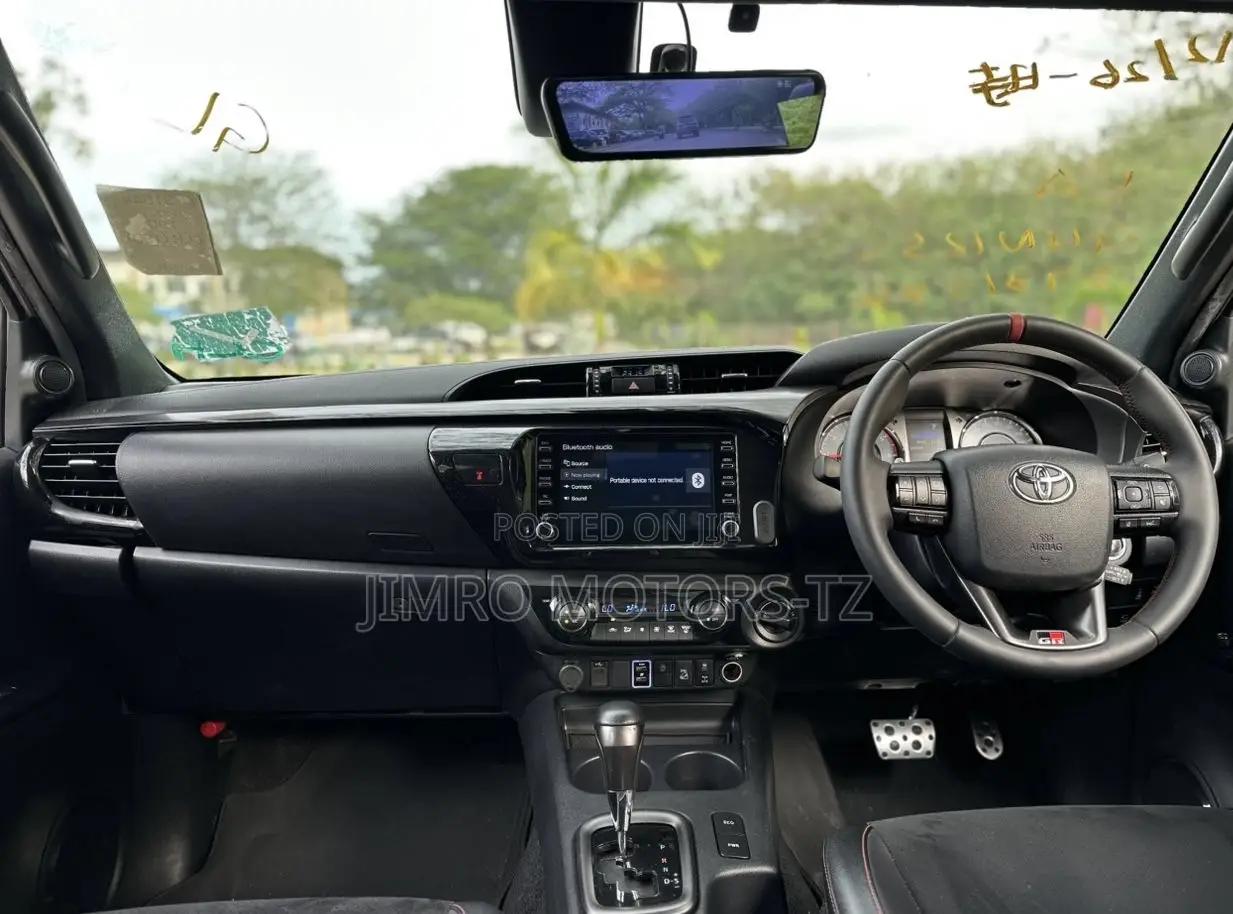 Toyota Hilux 2023 White