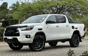Toyota Hilux 2023 White
