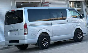 Toyota HiAce 2005 Silver