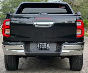 Toyota Hilux 2021 Black