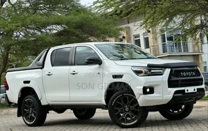 Toyota Hilux 2022 White