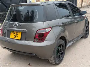Toyota IST 2005 Gray