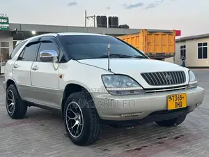 Toyota Harrier 2005 White
