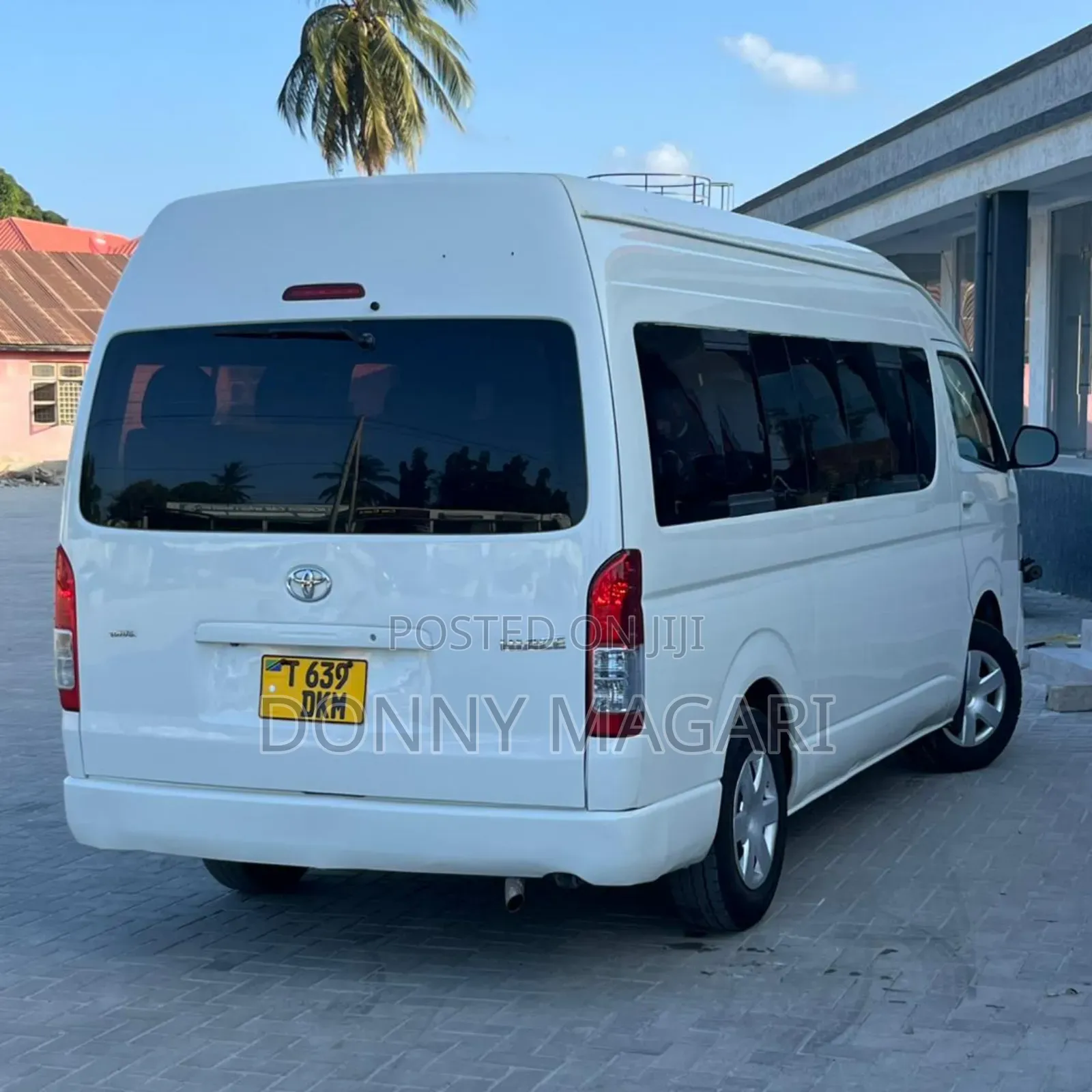 Toyota Quantum 2014 White