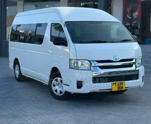 Toyota Quantum 2014 White