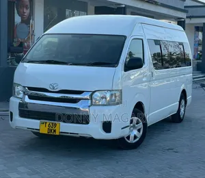 Toyota Quantum 2014 White