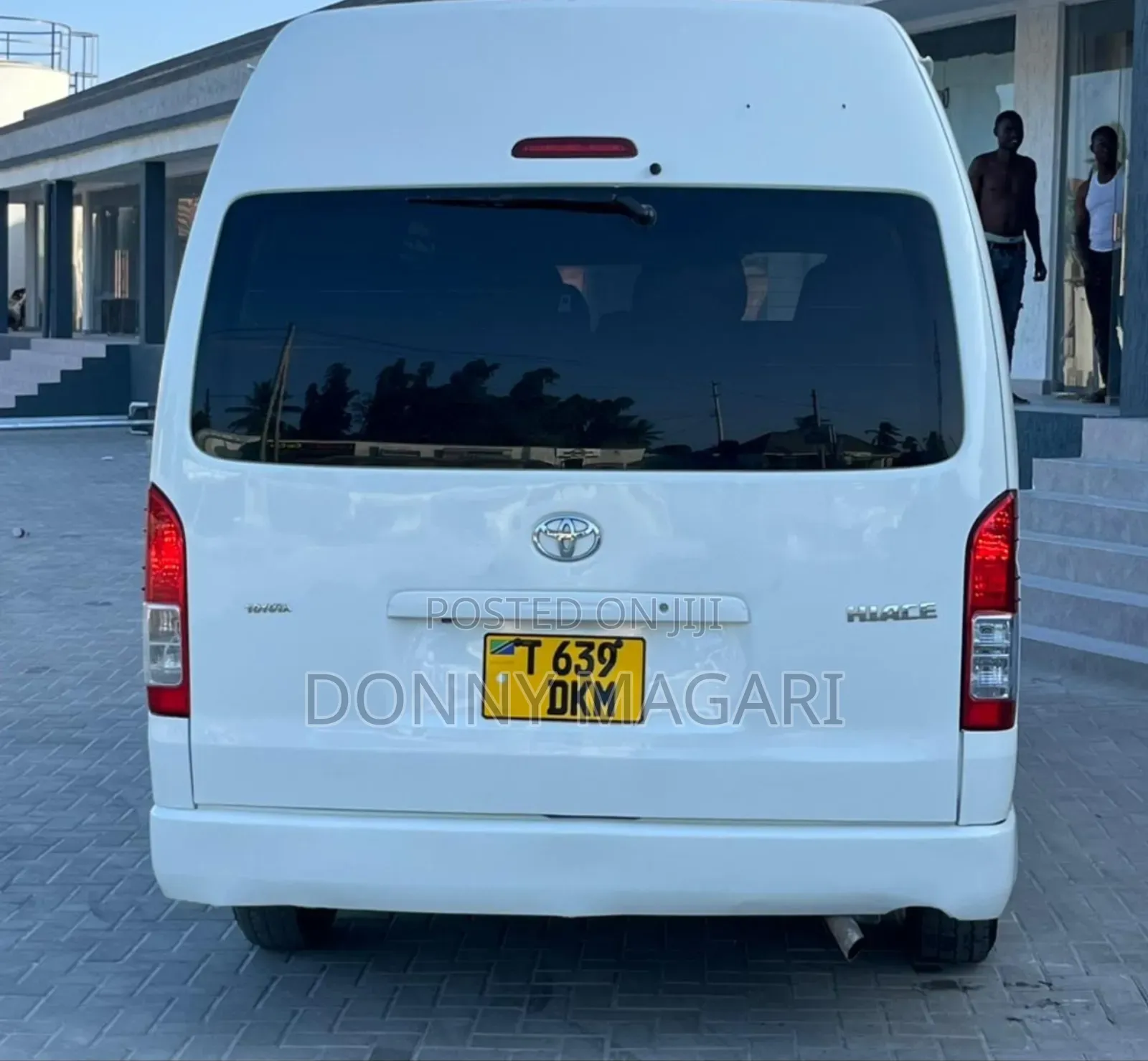 Toyota Quantum 2014 White
