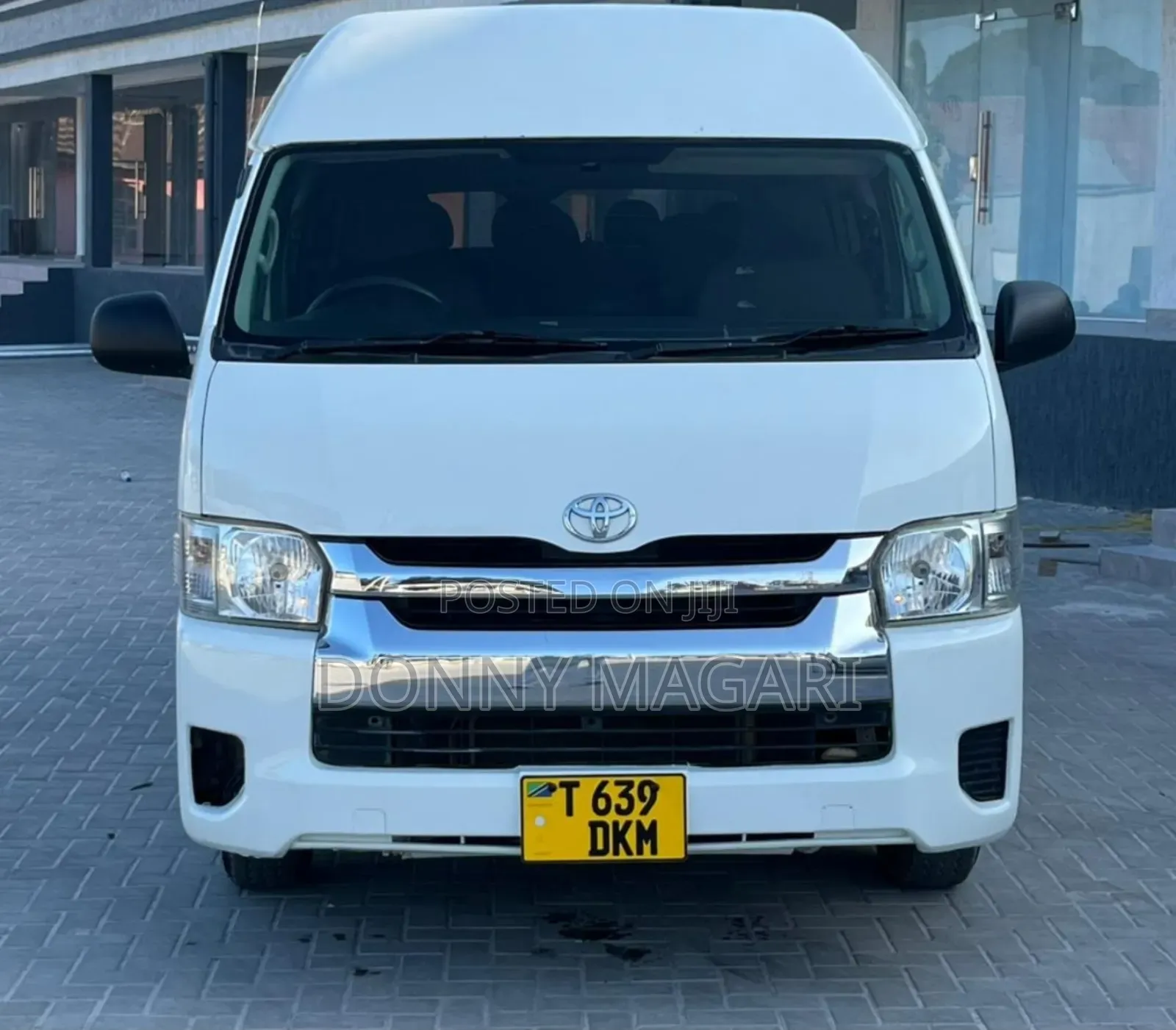Toyota Quantum 2014 White