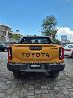 New Toyota Hilux 2025 Gold