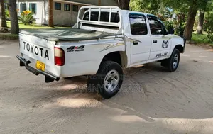 Toyota Hilux 2.5 Cab 2005 White