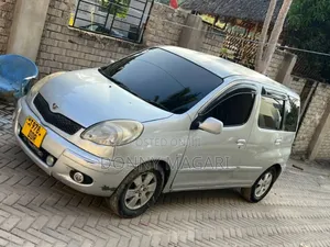 Toyota Fun Cargo 2005 Silver