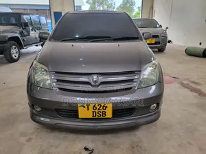 Toyota IST 2005 Gray