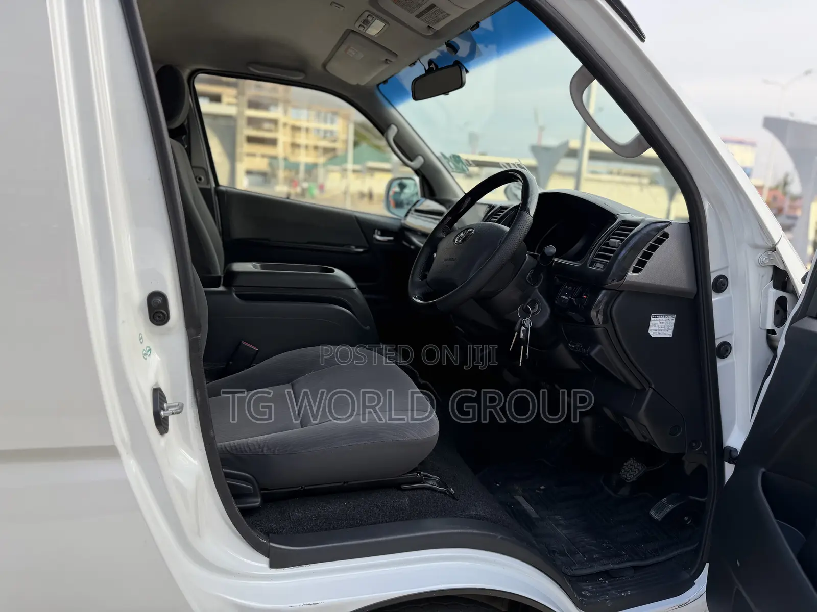 Toyota HiAce 2012 White