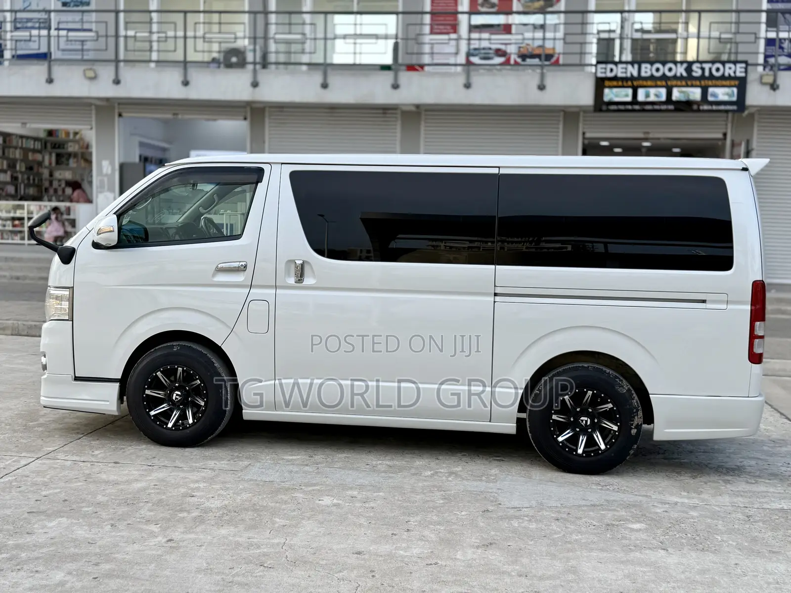 Toyota HiAce 2012 White