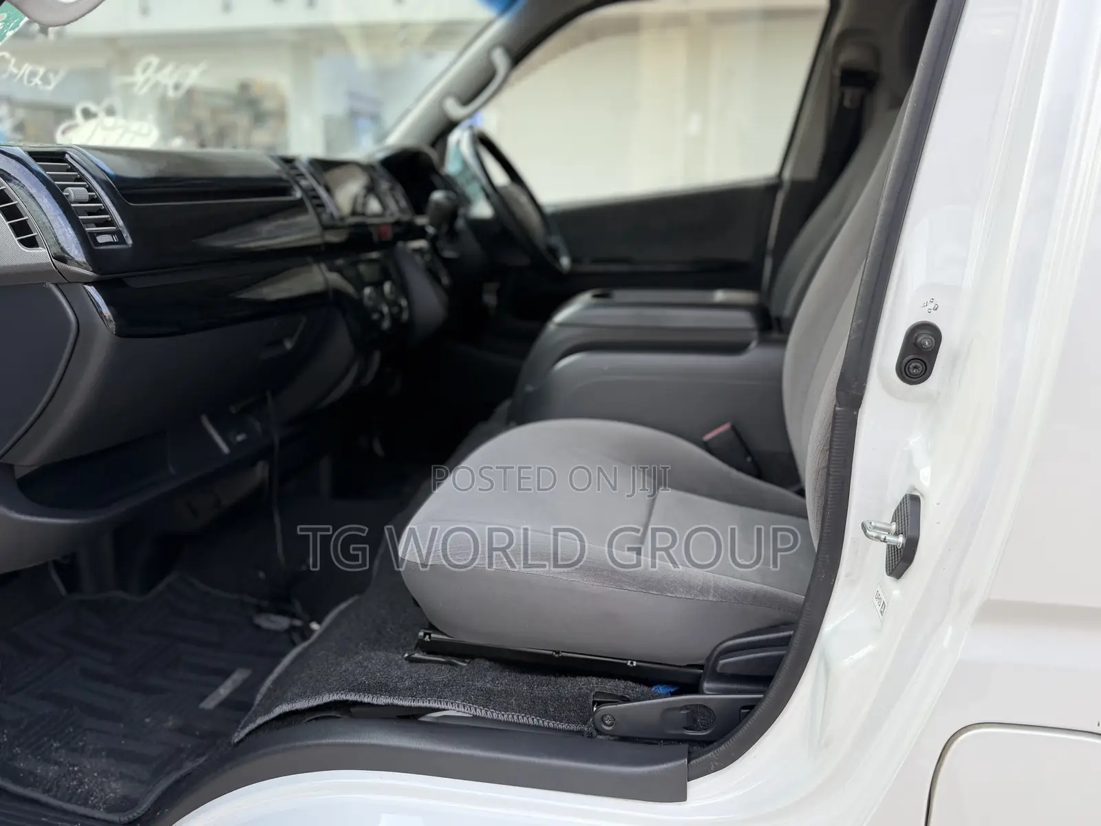 Toyota HiAce 2012 White