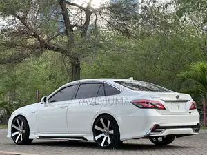 Toyota Crown 2019 White