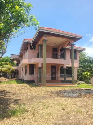 8bdrm House in Regent Estate, Mikocheni for sale