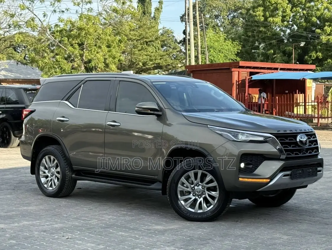 Toyota Fortuner 2021 Green