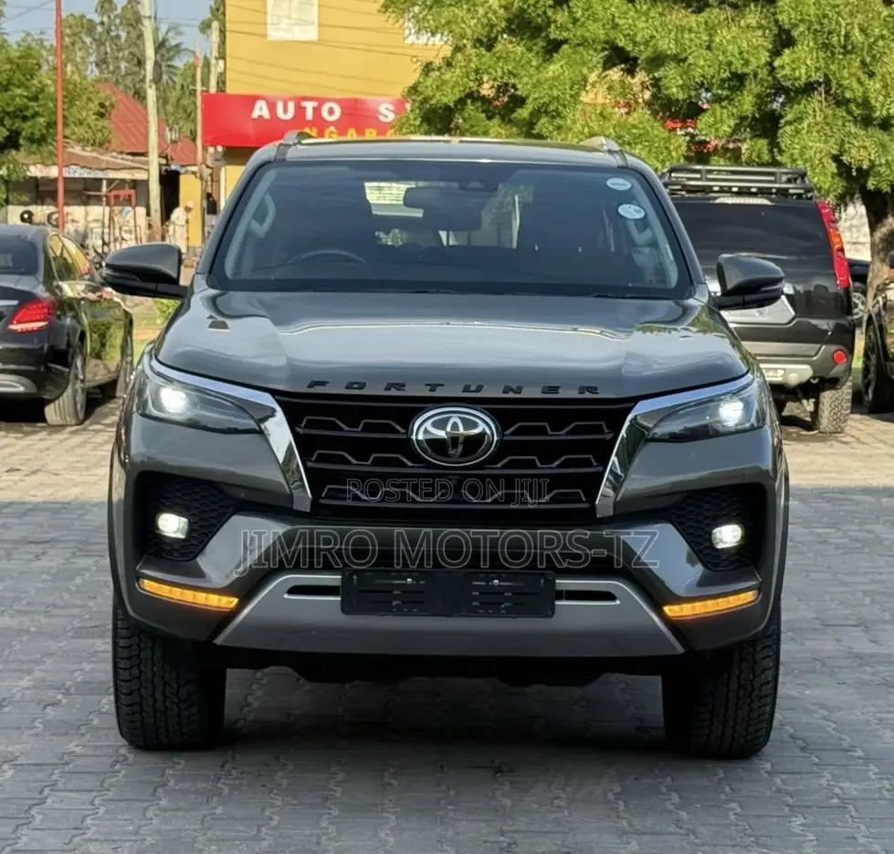 Toyota Fortuner 2021 Green