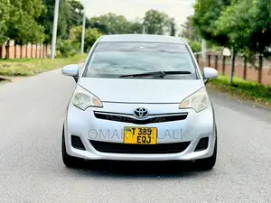 Toyota Ractis 2011 Silver