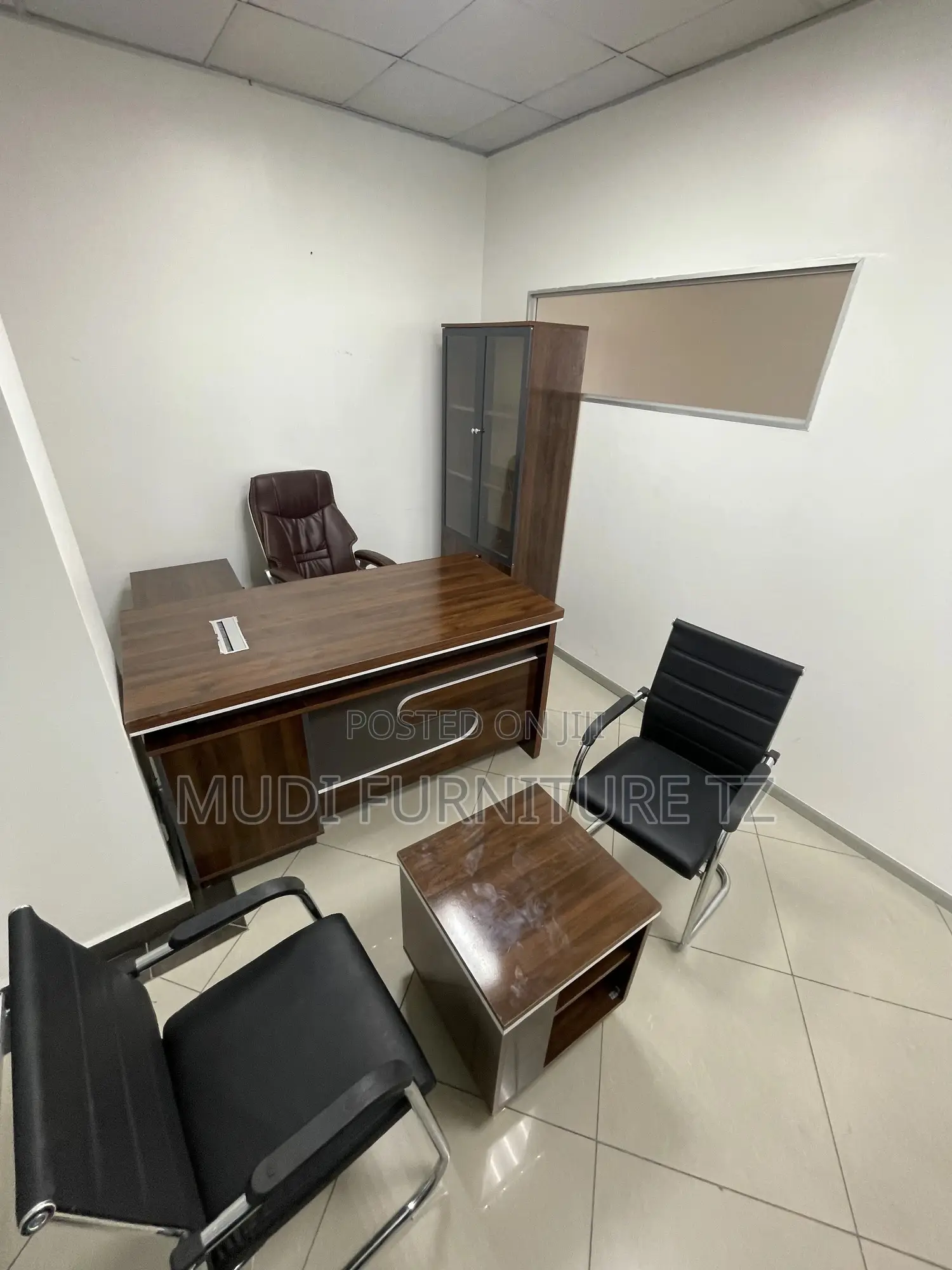Full Seti Ya Meza Kabati Coffee Table Na Viti Vitatu