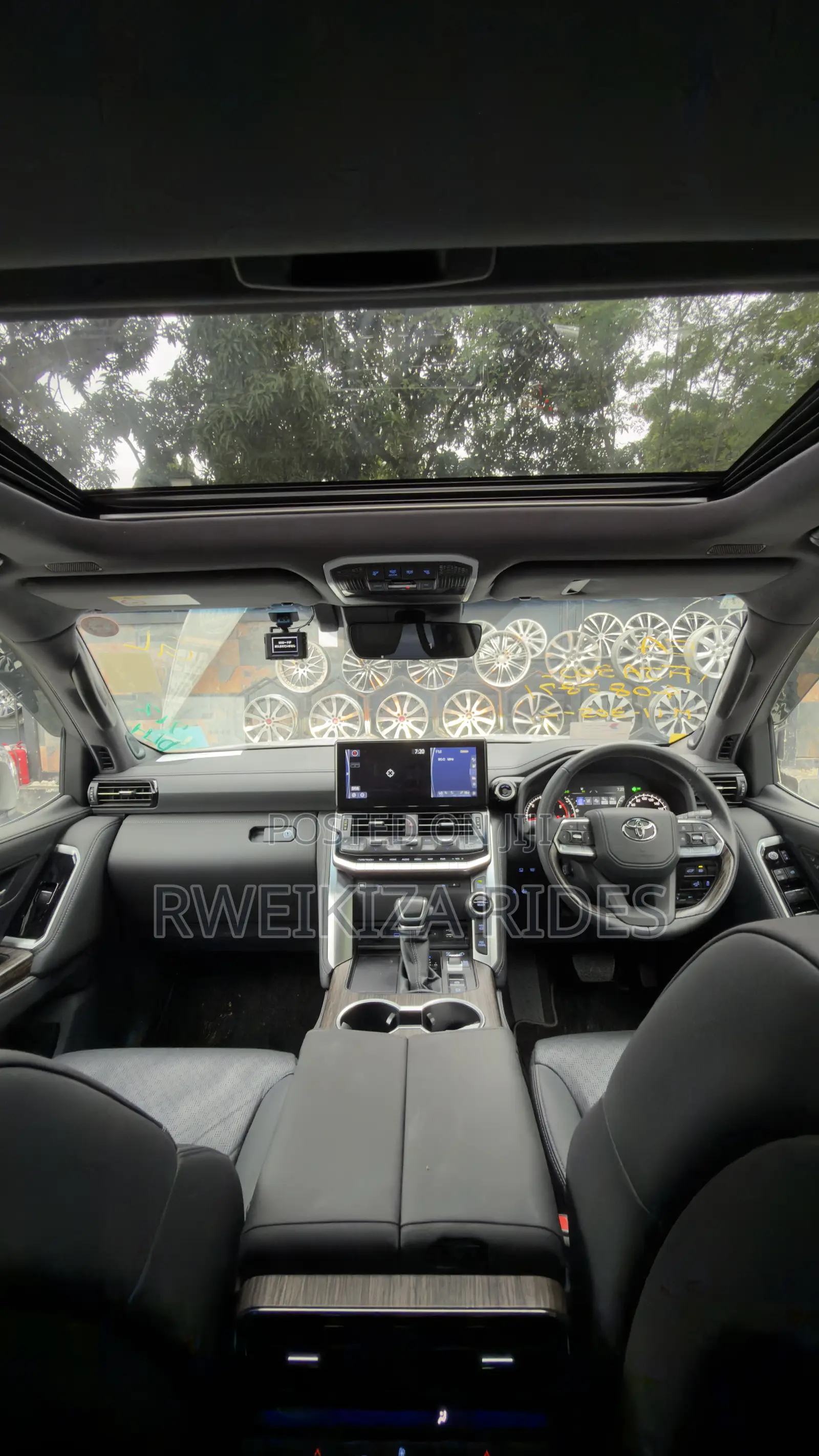 Toyota Land Cruiser LC300 2024 White