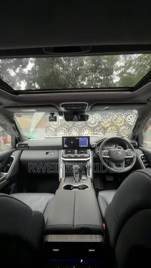 Toyota Land Cruiser LC300 2024 White