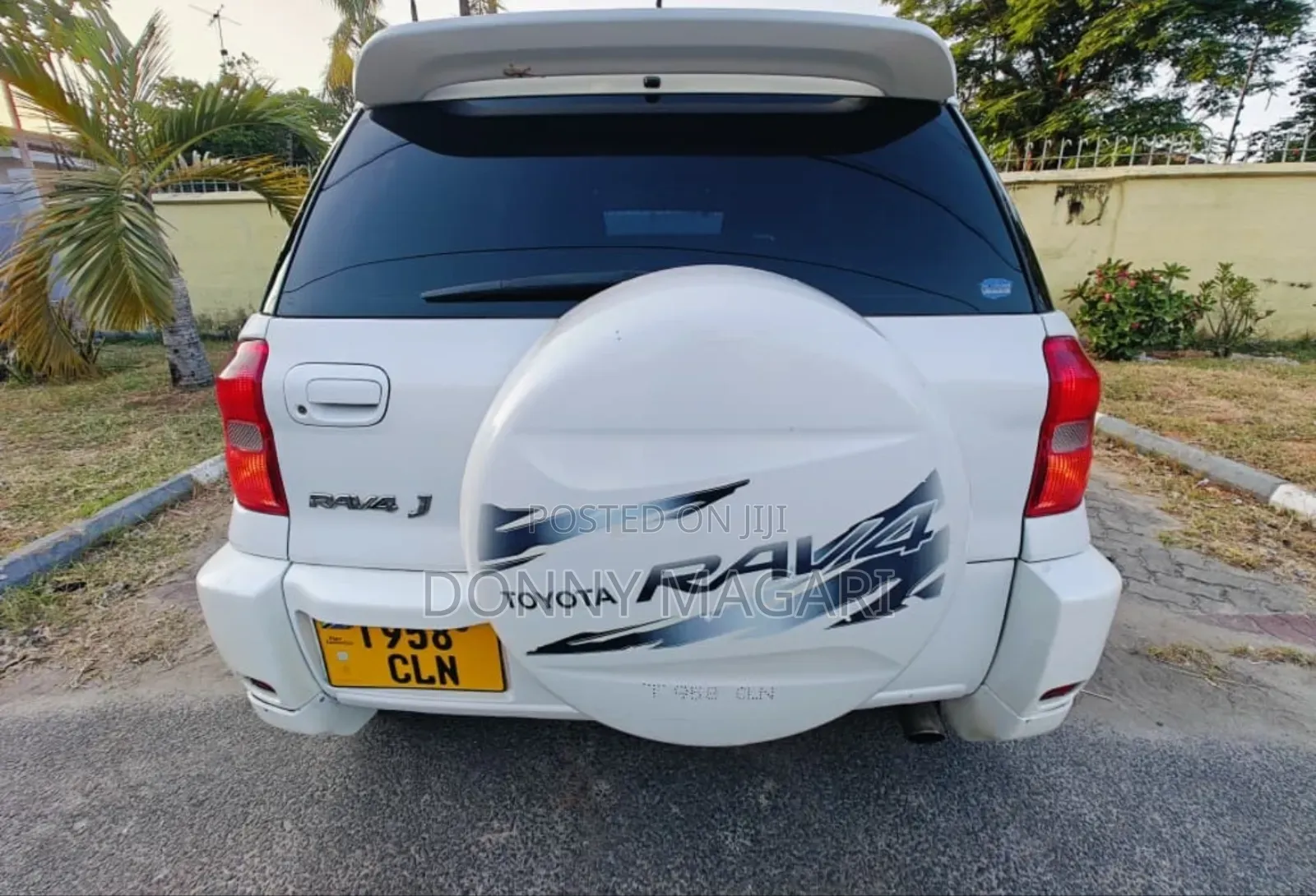 Toyota RAV4 2002 White