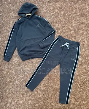 Tracksuit Mfalme Wa Mtaa (Street King)