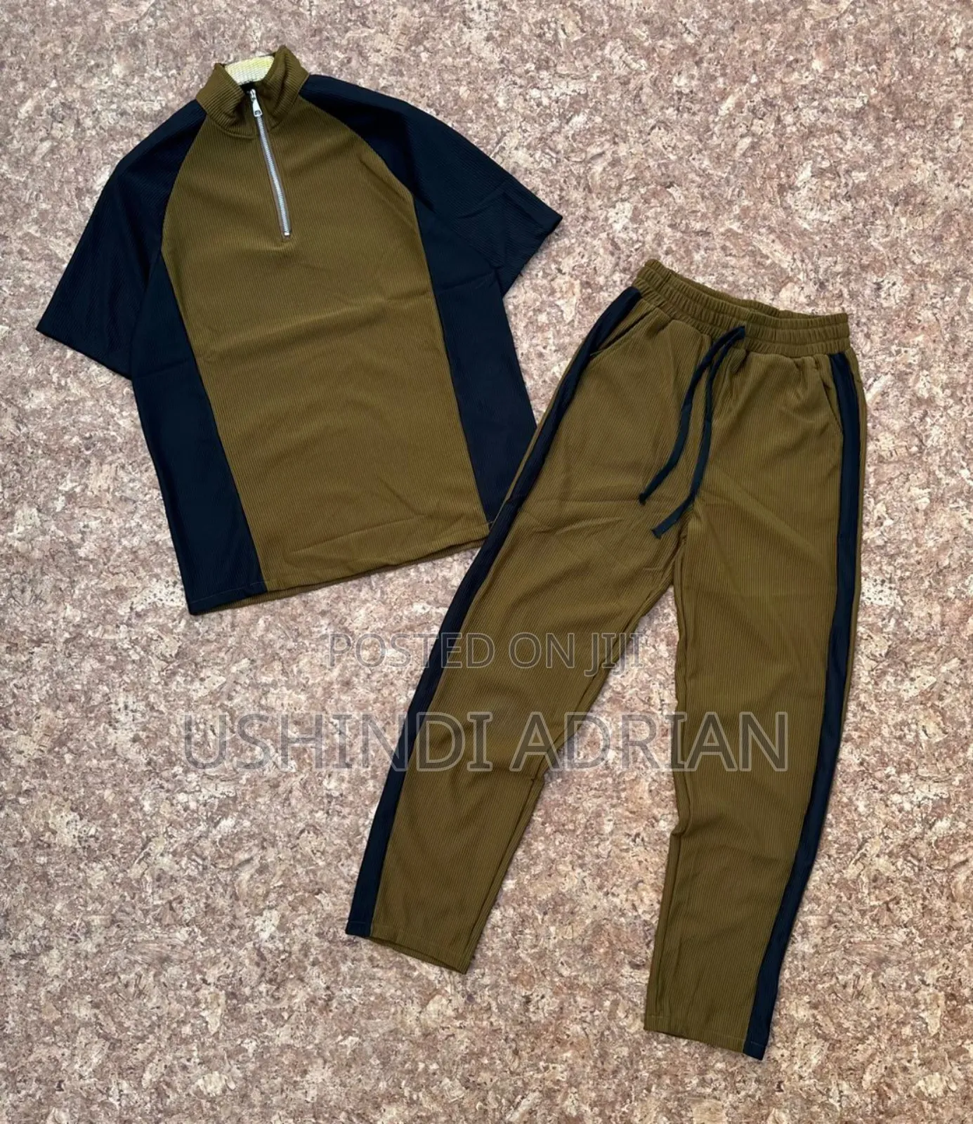 Tracksuit Mwonekano Mkali (Sharp Look)