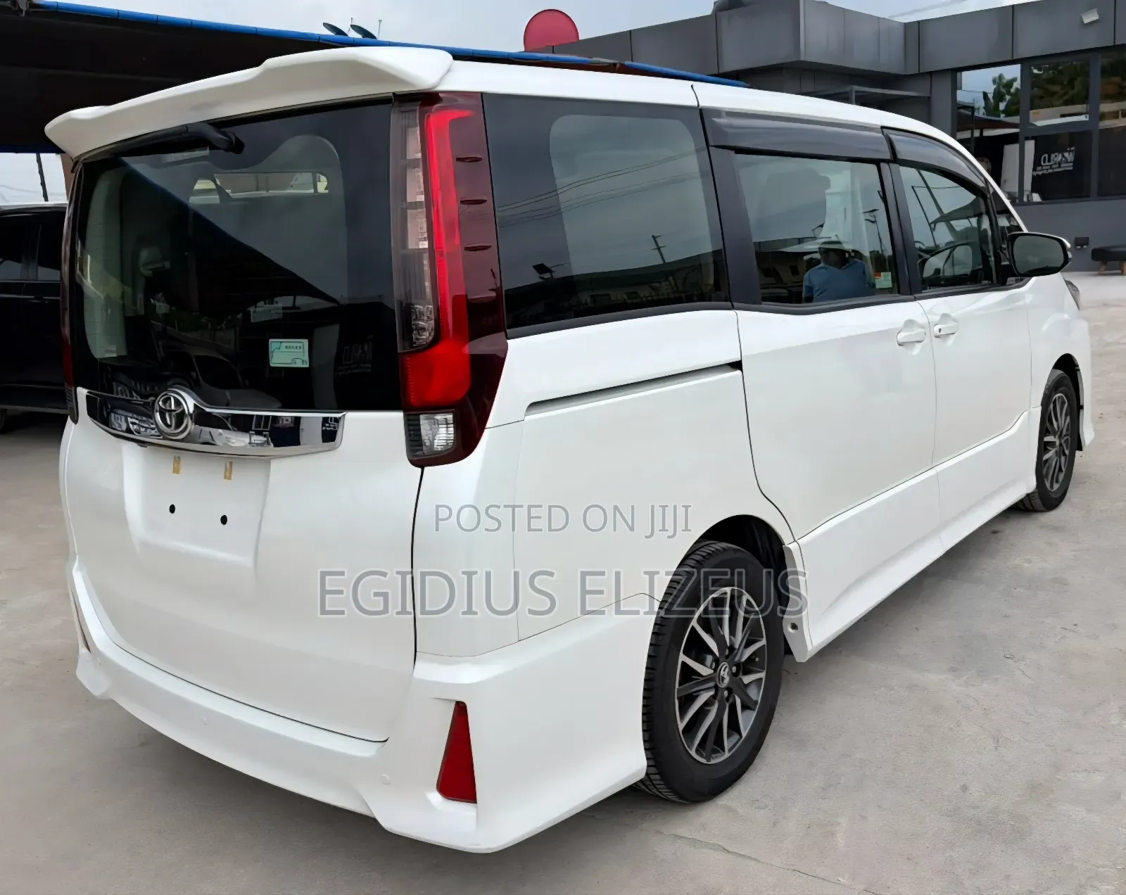 Toyota Noah 2014 White