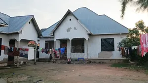 6bdrm House in Nyamongoro for sale