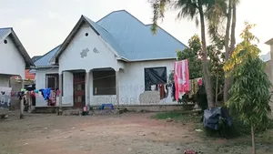 6bdrm House in Nyamongoro for sale