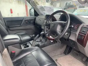 Mitsubishi Pajero 2000 Silver