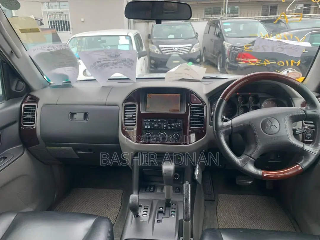 Mitsubishi Pajero 2000 Silver