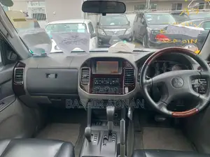 Mitsubishi Pajero 2000 Silver