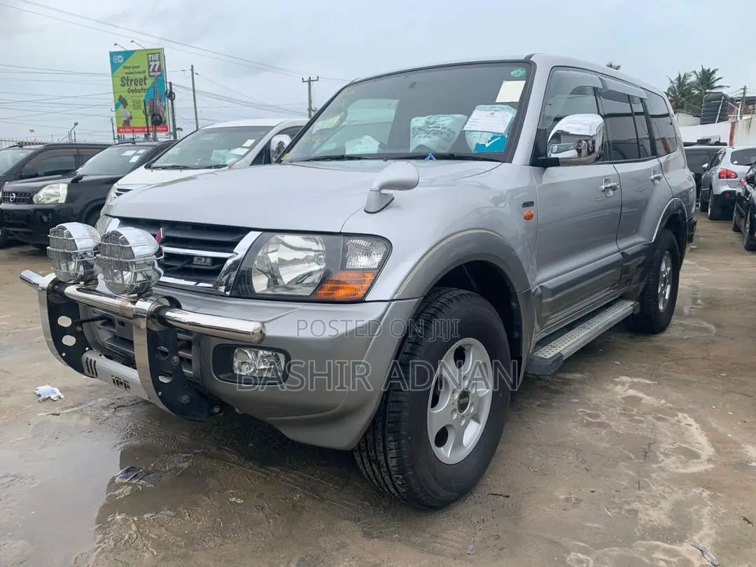 Mitsubishi Pajero 2000 Silver
