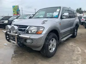 Mitsubishi Pajero 2000 Silver