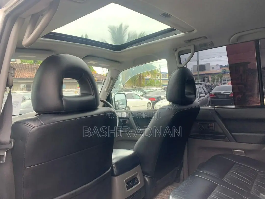 Mitsubishi Pajero 2000 Silver