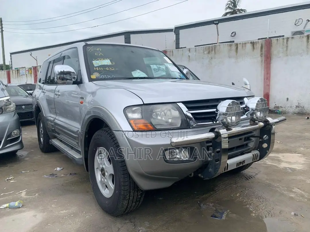 Mitsubishi Pajero 2000 Silver