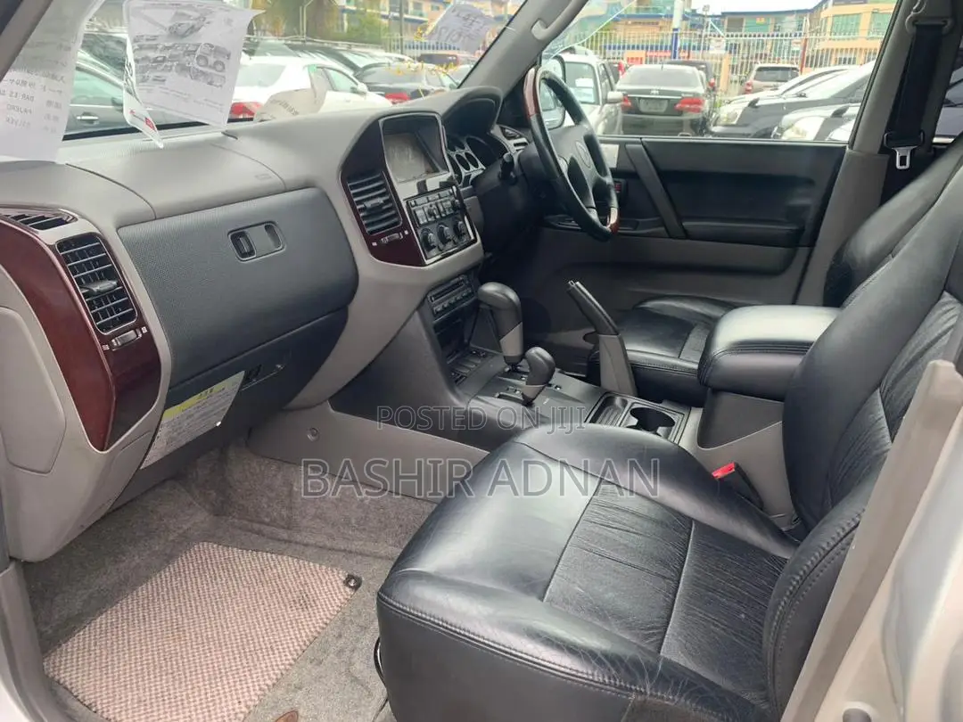 Mitsubishi Pajero 2000 Silver