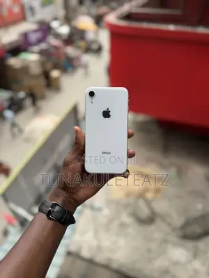 Apple iPhone XR 64 GB White
