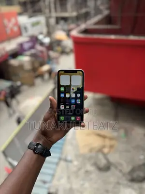 Apple iPhone XR 64 GB White