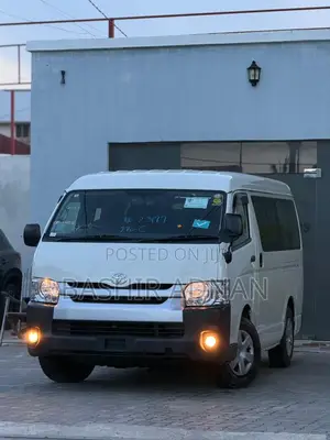 Toyota HiAce 2014 White