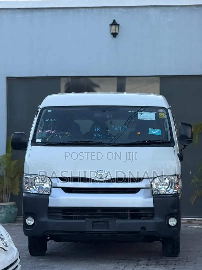 Toyota HiAce 2014 White