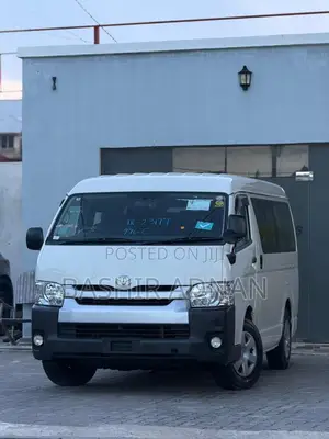 Toyota HiAce 2014 White